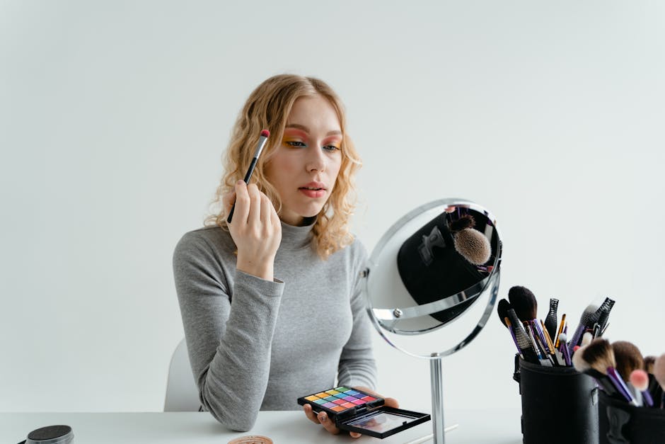 Mastering Eye Makeup: Tips for Using an Eyeshadow Brush Like a Pro