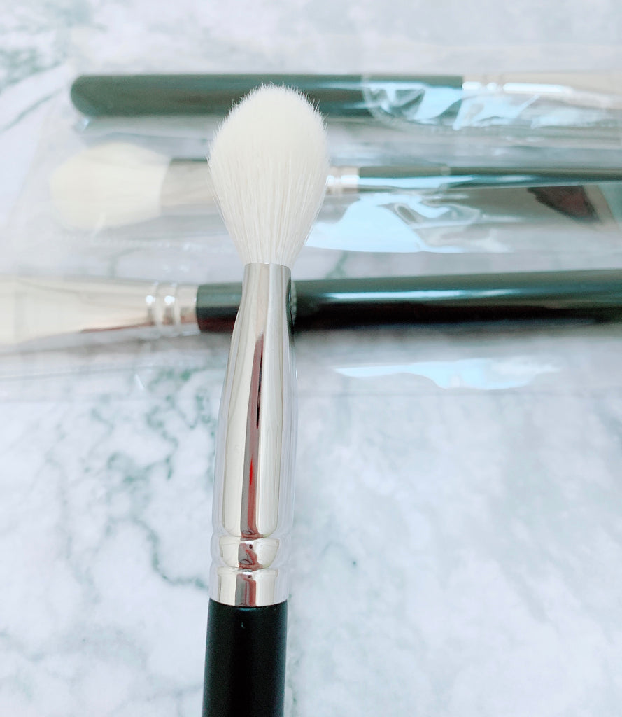 R&M 538 Face Focus Oval powder makeup brush - Mehliza Beauty London