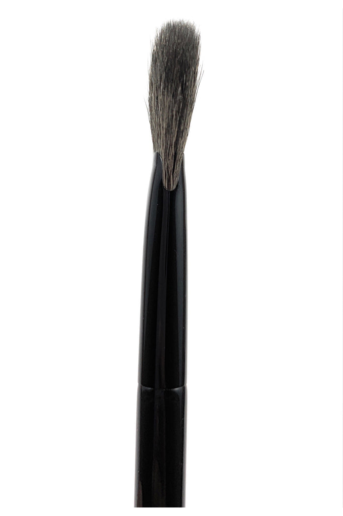 R&M 575 Oval Fan Highlighter Brush - Mehliza Beauty London